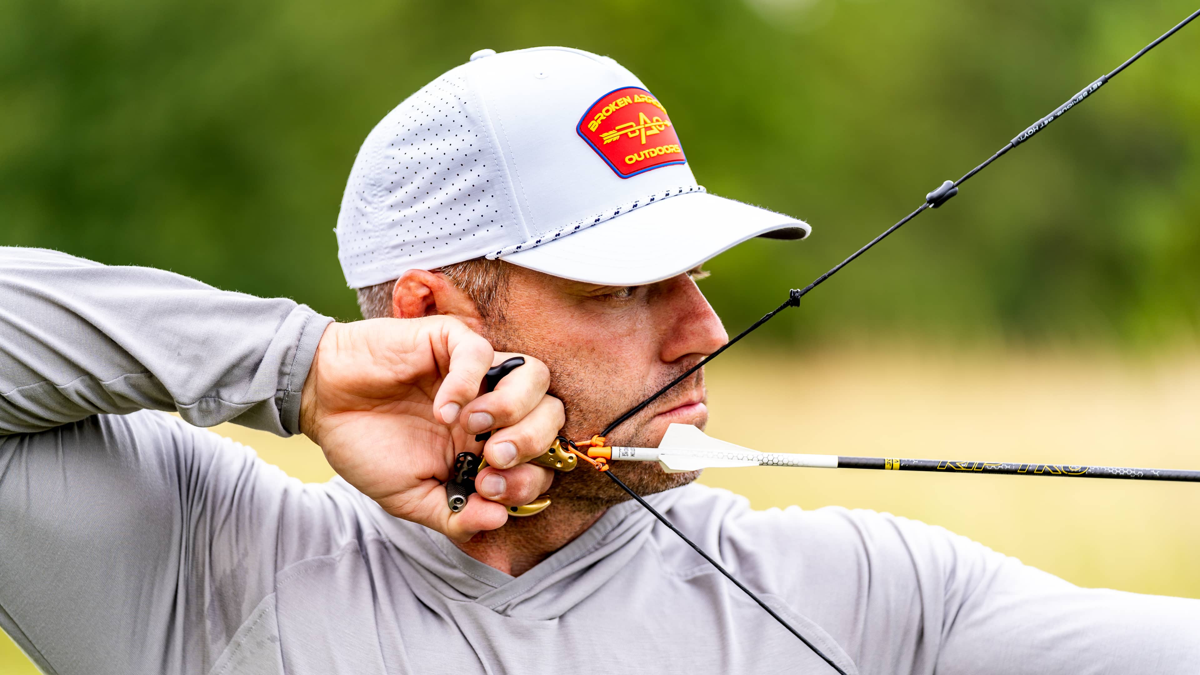 Bowhunter practice rep